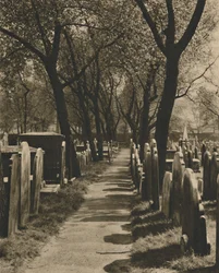 Dans le cimetière désaffecté des dissidents à Bunhill Fields, vers 1935