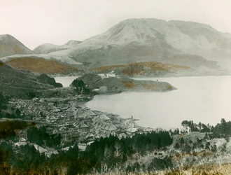 Lac Ashi à Hakone vers 1900 - 1915 (photographie)
