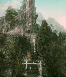 Vue du mont Myogi dans la préfecture de Gunma, vers 1900 - 1915 (photographie)