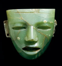 Masque de jade. Art de Teotihuacan du Mexique, vers 250-600. Glyptique Inv. Gem 1921, no 824. Museo degli Argenti, Palazzo Pitti, Florence