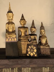 Bouddhas votifs en bois, nord de la Thaïlande