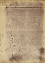 Gros plan sur les inscriptions hiéroglyphiques (probablement du Temple d
