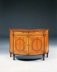 Commode demi-lune en marqueterie de George III, vers 1760-79