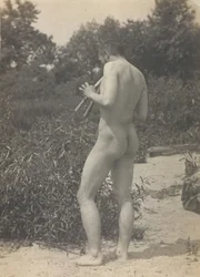 Thomas Eakins, nu, jouant de la flûte, vers 1883