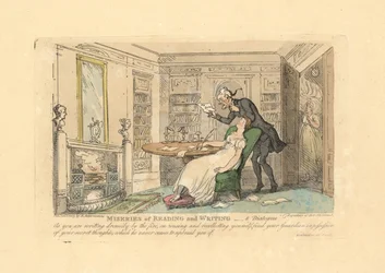 Femme dormant à un bureau pendant qu