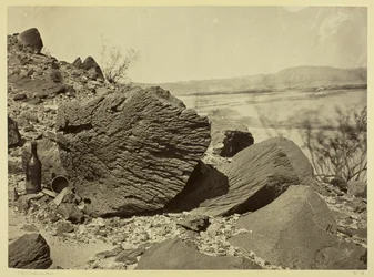 Rocher sculpté par la dérive du sable, en dessous de Fortification Rock, Arizona