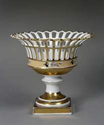 Corbeille à fruits, vers 1826-1838 (porcelaine dure avec émail et dorure)