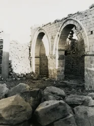 Colonne et arcs, intérieur de la basilique chrétienne dédiée à la Vierge Marie, Qasr Ibrim, Egypte, photographie d