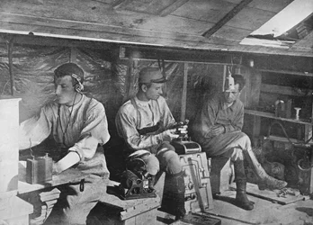 Un poteau téléphonique français, 1915