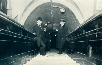 Un escalier roulant, 1922