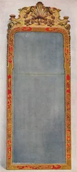 Un Très Rare Miroir de c1720 dans un cadre décoré de Laque Rouge, vers 1720, 1936