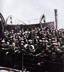Un bateau de soldats sauvés de Dunkerque, 1940, 1945
