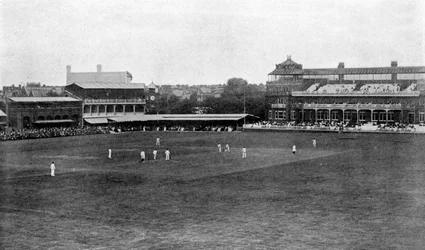 Un match de cricket en cours au terrain de cricket de Lords, Londres, 1912