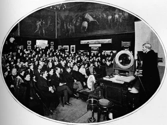 Une conférence à la Royal Society of Arts, Londres, vers 1903
