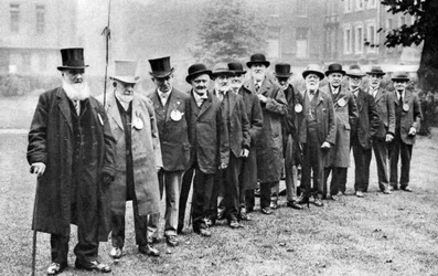 Une rangée de vieux cochers, Londres, 1926-1927