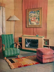 Un salon avec une peinture de J.D. Fergusson au-dessus du feu, 1935