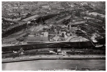 Vue aérienne du Kremlin, Moscou, URSS, depuis un Zeppelin, 1930-1933