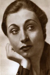 Aline MacMahon, actrice américaine, 1933