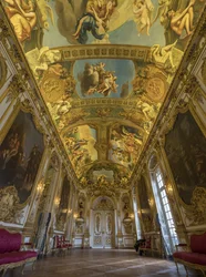 Allégorie du Soleil. Peinture de la voûte de la Galerie dorée, par François Perrier (1594-1649)
