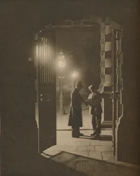 Un incident à The Yard aux petites heures, vers 1935