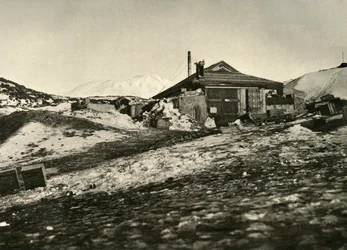 Autre vue de la cabane en été, vers 1908, 1909
