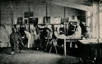 Artistes prisonniers de guerre dans leur studio à Giessen, vers 1916