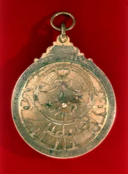 Astrolabe, instrument de navigation arabe, 11ème siècle