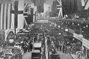 À une exposition automobile, Agricultural Hall, Islington, Londres, 1902