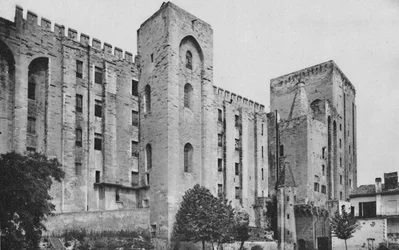Avignon - Palais des Papes, tours Saint-Jean et Trouillas, façade ouest, c1925
