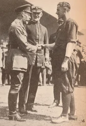 Le baseball, le jeu national des États-Unis, était pratiqué par les troupes américaines pendant leur séjour en Angleterre. T