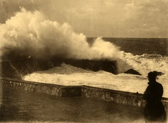 Biarritz - Effet de vague à la digue du Rocher de la Vierge, vers 1930