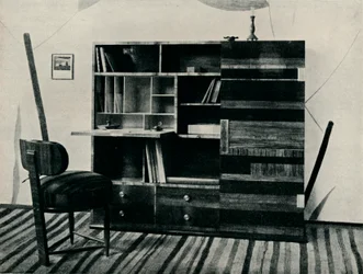Bibliothèque et chaise. Conçues et exécutées par Hans Hartl, vers 1927