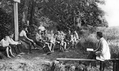 Garçons étudiant la nature, Allemagne, 1922