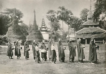 Phoongyies birmans collectant des aumônes, 1900
