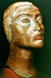 Buste de Néfertiti, reine et épouse du pharaon égyptien antique Akhenaton Amenhotep IV