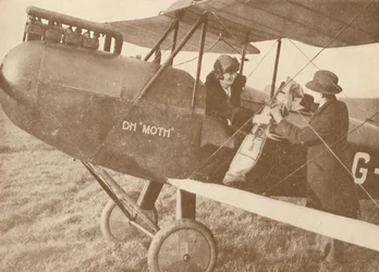 Par avion vers les terrains de golf dans un petit avion léger 27-60 HP Moth, 1927