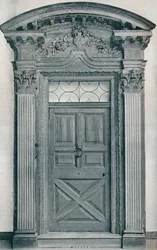 Porte en bois sculpté, début du XVIIIe siècle, 1909