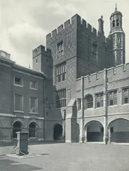 Cloîtres et bibliothèque du collège