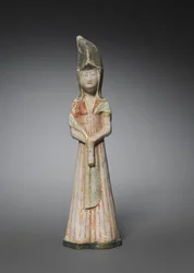 Dame de cour avec haute coiffe : figurine de tombe, c. 700-750
