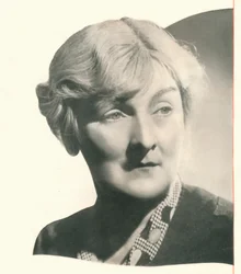Rappel de rideau pour Sybil Thorndike Un cocktail dans lequel Booths joue un rôle principal reçoit un enth