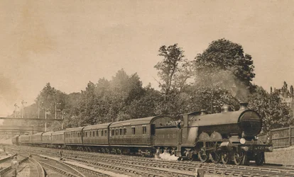 Express de Brighton en descente près de South Croydon. Locomotive 4-4-2, No. 421, vers 1920