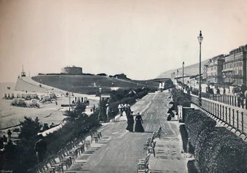 Eastbourne - Partie de la promenade, montrant la tour Wish, 1895