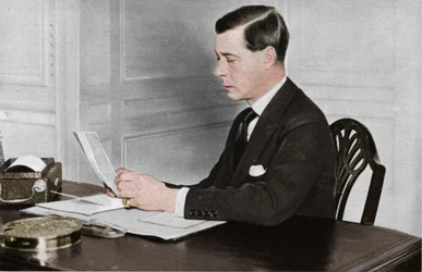 Édouard VIII travaillant dans son bureau au Palais de St. James, Londres, 1936