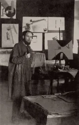 El Lissitzky dans son atelier à Vitebsk, 1919
