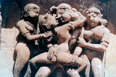 Sculpture érotique, Khajuraho, Inde, vers 950-1050, XXe siècle