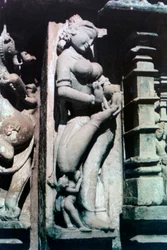 Sculpture érotique, Khajuraho, Inde, vers 950-1050, XXe siècle