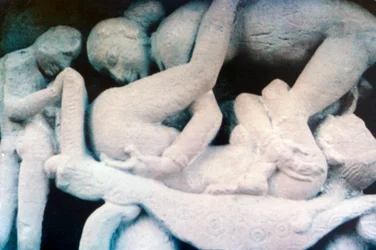 Sculpture érotique, Khajuraho, Inde, vers 950-1050, XXe siècle
