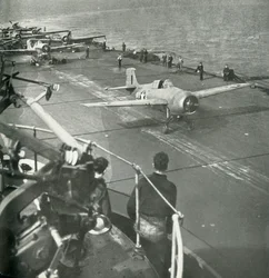 Avions de chasse à bord d