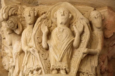 Abbaye de Fleury, chapiteau du porche représentant Saint Martin, Saint-Benoît-sur-Loire