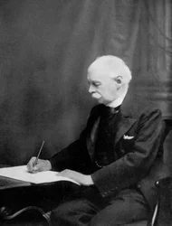 Francis, 1er vicomte Knollys, vers 1895-1913